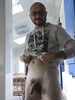 Homme nu et en sweat
